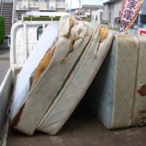 名古屋市内にてマットレスの回収