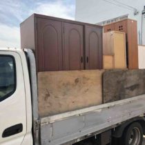 春日井市で家具の不用品回収作業